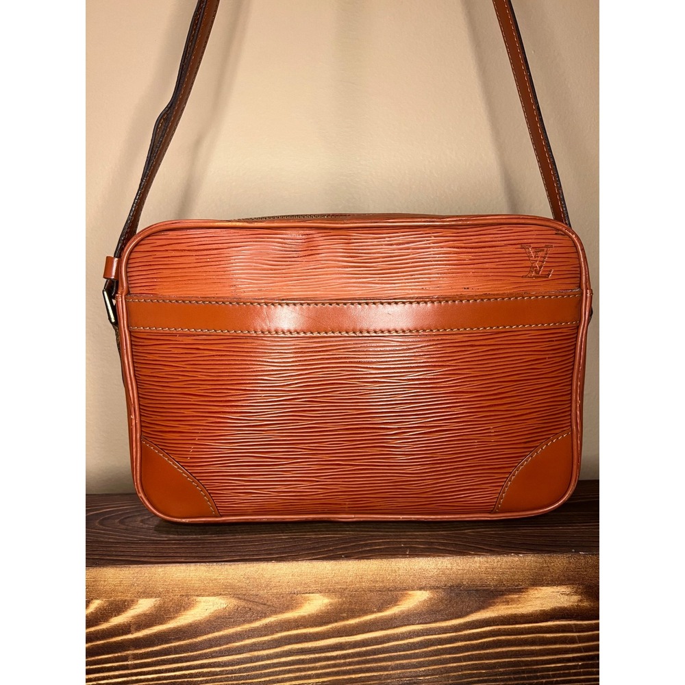 Louis Vuitton Trocadero 27 Epi Leather Crossbody Bag Brown Vintage